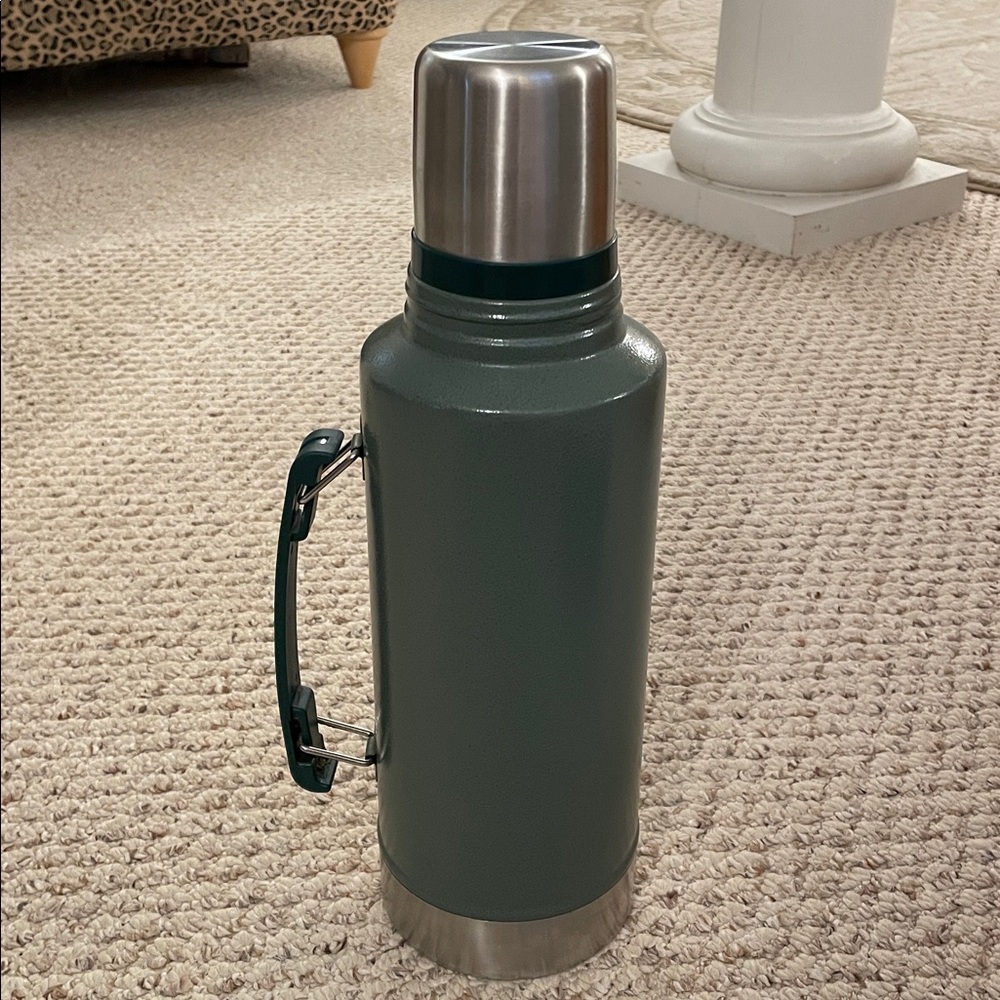 Stanley Half Gallon Thermos Green 64 ounces - Picture 2 of 12